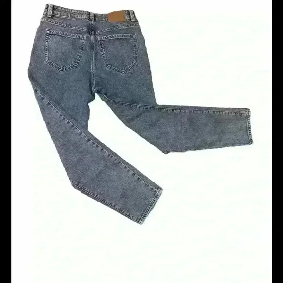 🆕️ Zara Highwaisted Mom Fit Jeans size 6(28) - Picture 3 of 4